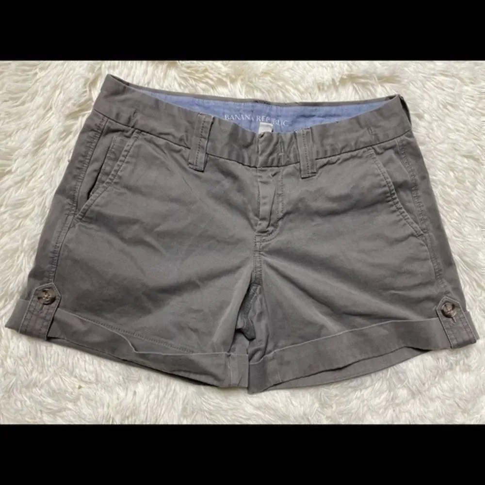 Women’s Gray Banana Republic Stretch Shorts size 4